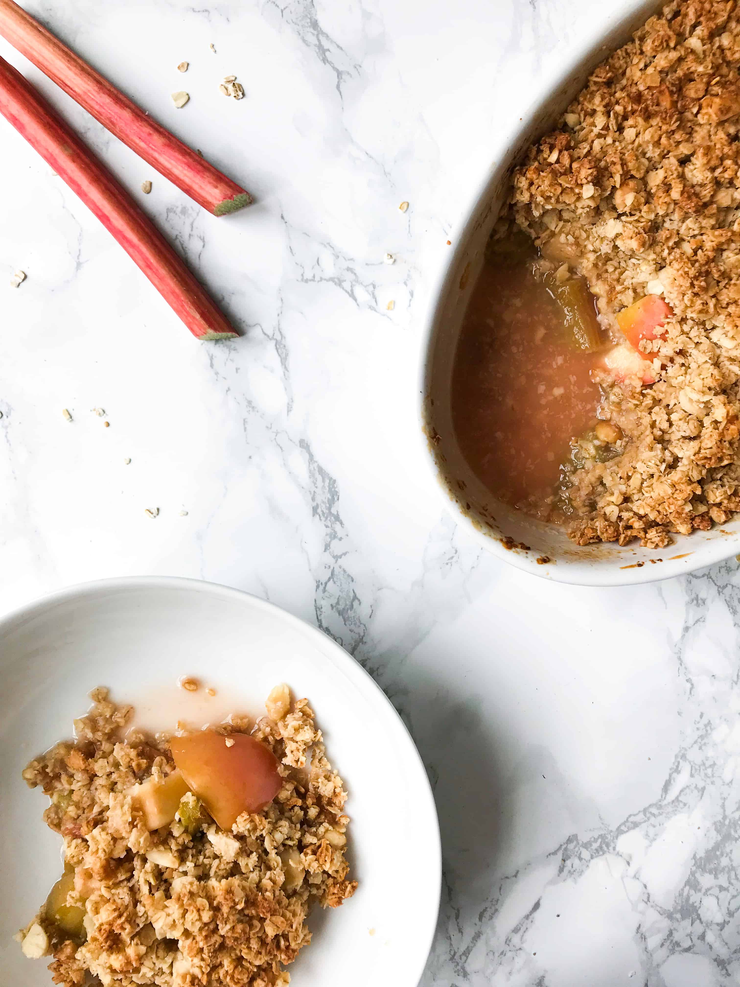 oaty rhubarb crumble