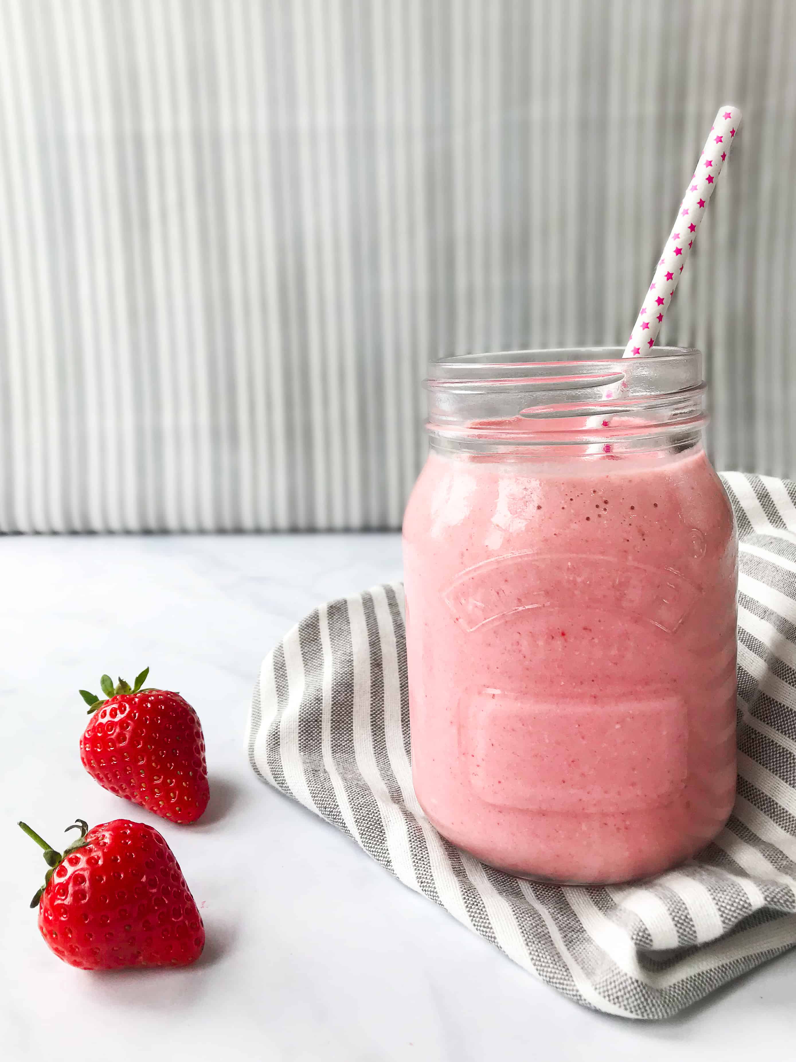 HEALTHY STRAWBERRY MILKSHAKE