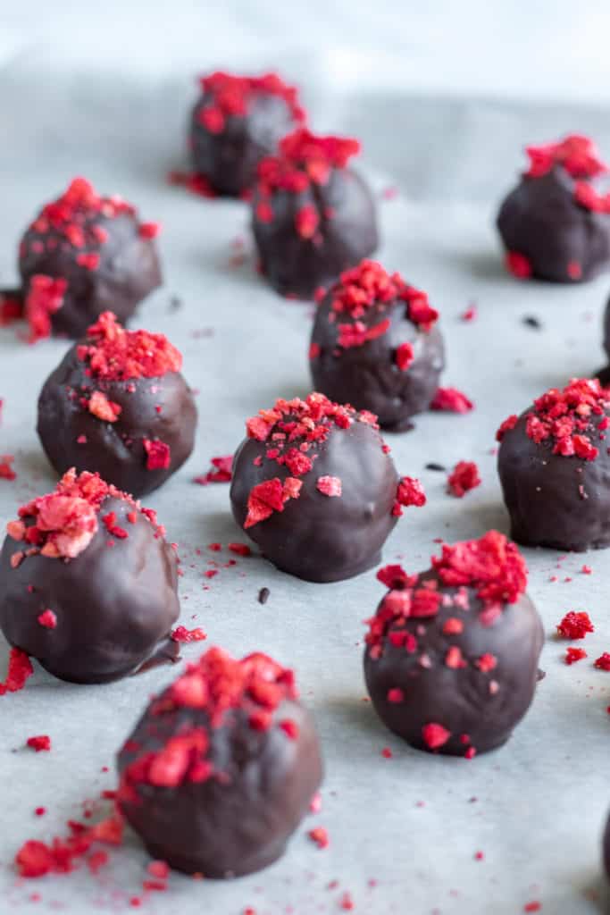 Chocolate Date Truffles - Healthy, Vegan & GF! Georgie Eats.