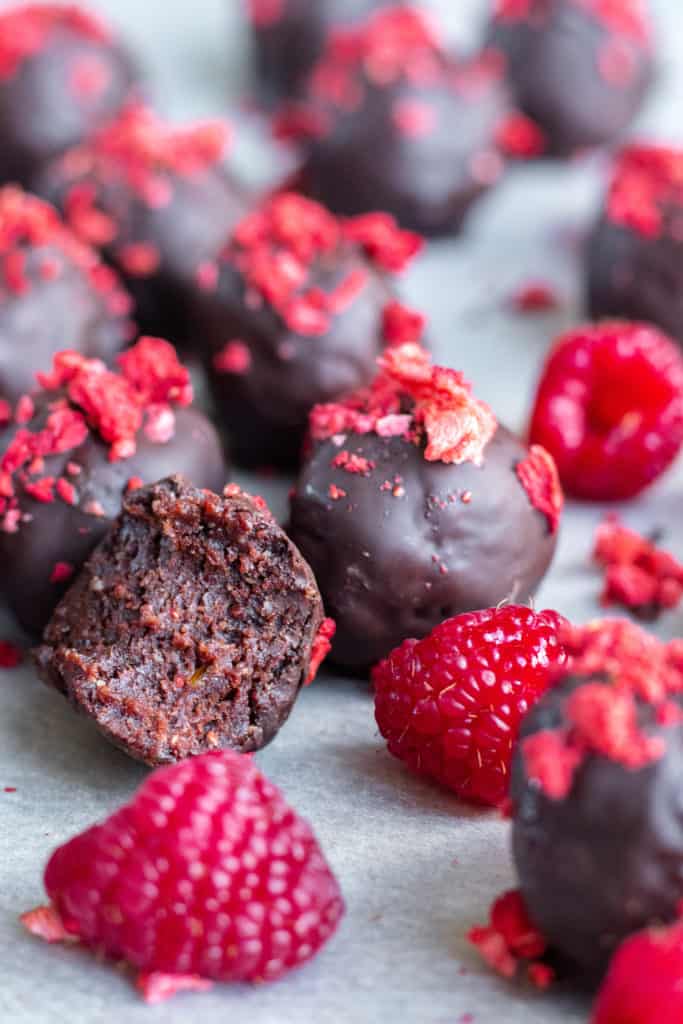 Chocolate Date Truffles - Healthy, Vegan & GF! Georgie Eats.