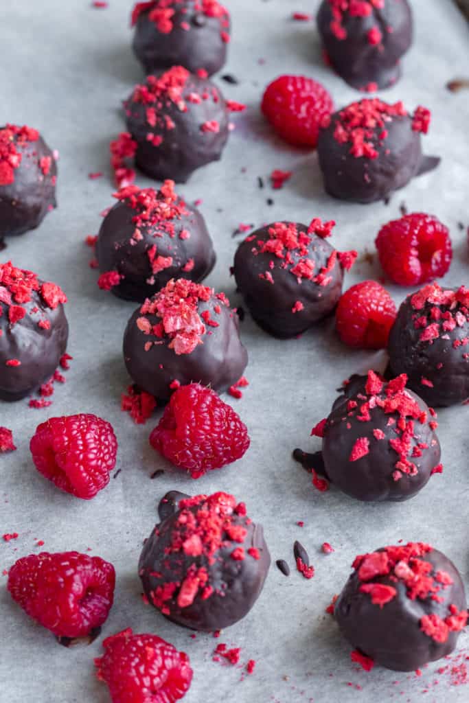 Chocolate Date Truffles - Healthy, Vegan & GF! Georgie Eats.