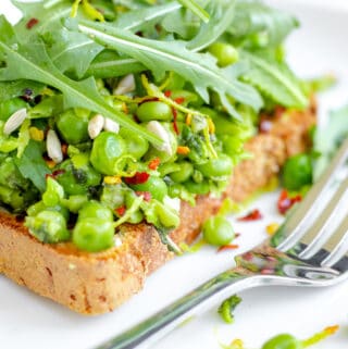 Crushed Peas on Toast with Mint & Lemon - Vegan, GF & Healthy! Georgie Eats