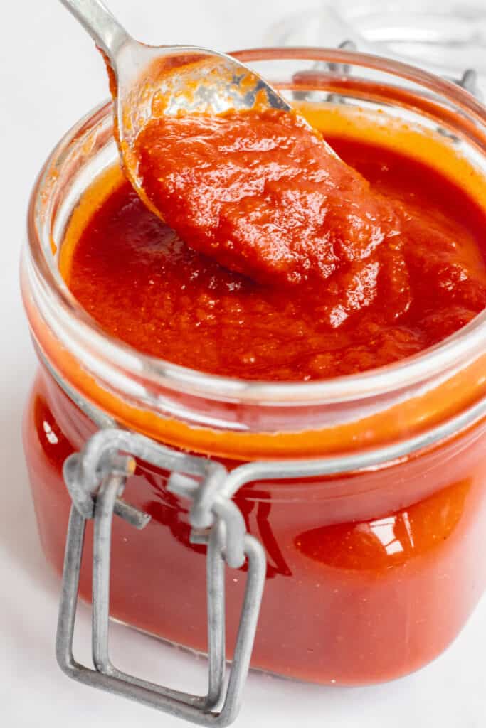 Healthy BBQ Sauce - Vegan, GF & refined sugar free! Georgie Eats.