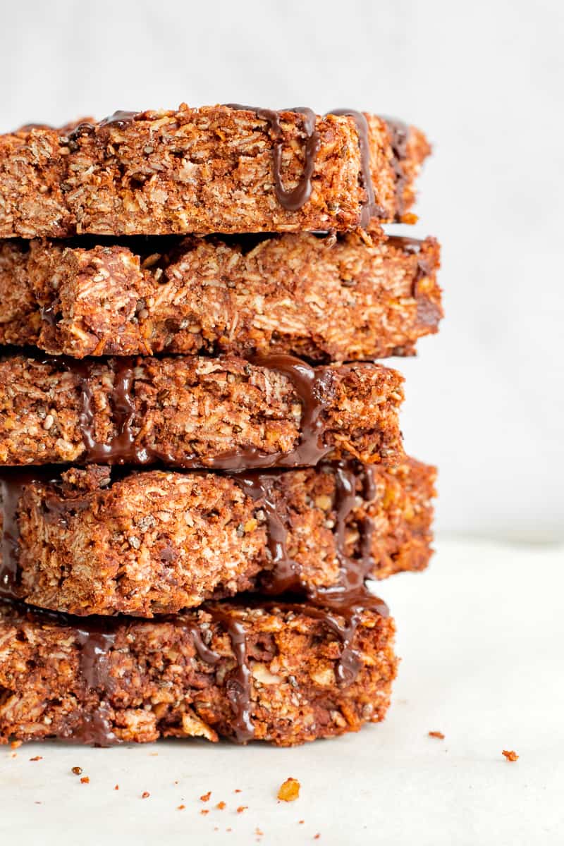 6 Ingredient Chocolate Flapjacks (Granola Bars) I Eats