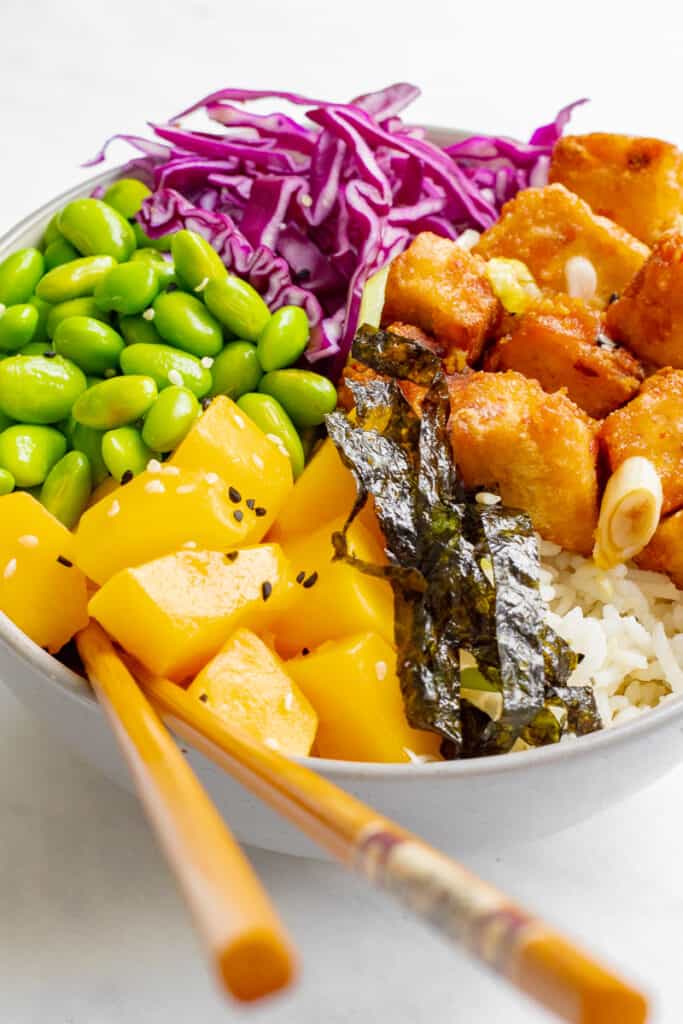 Vegetarian Poke bowl with mango and omelet - Anne Travel Foodie