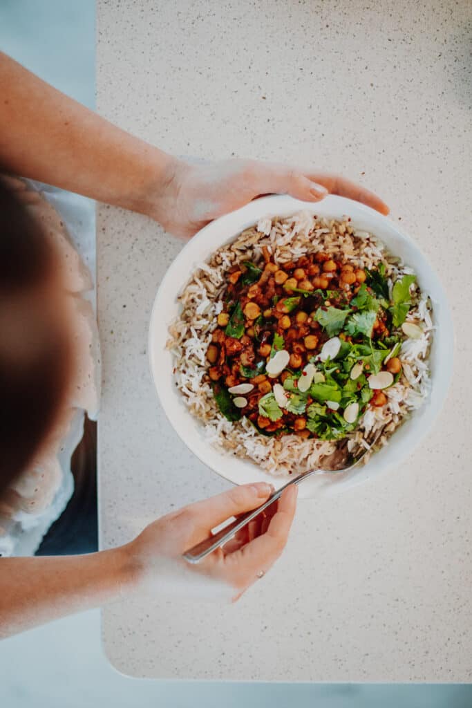 Quick Chickpea Curry - Vegan, GF & Healthy! Georgie Eats.