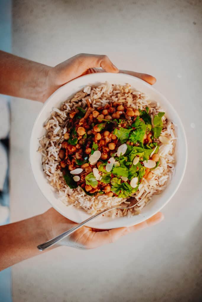 Quick Chickpea Curry - Vegan, GF & Healthy! Georgie Eats.