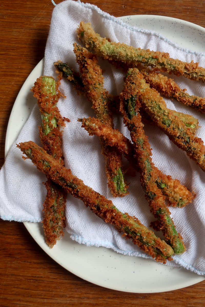 Cooked Asparagus in Crunchy Breadcrumbs - Georgie Eats